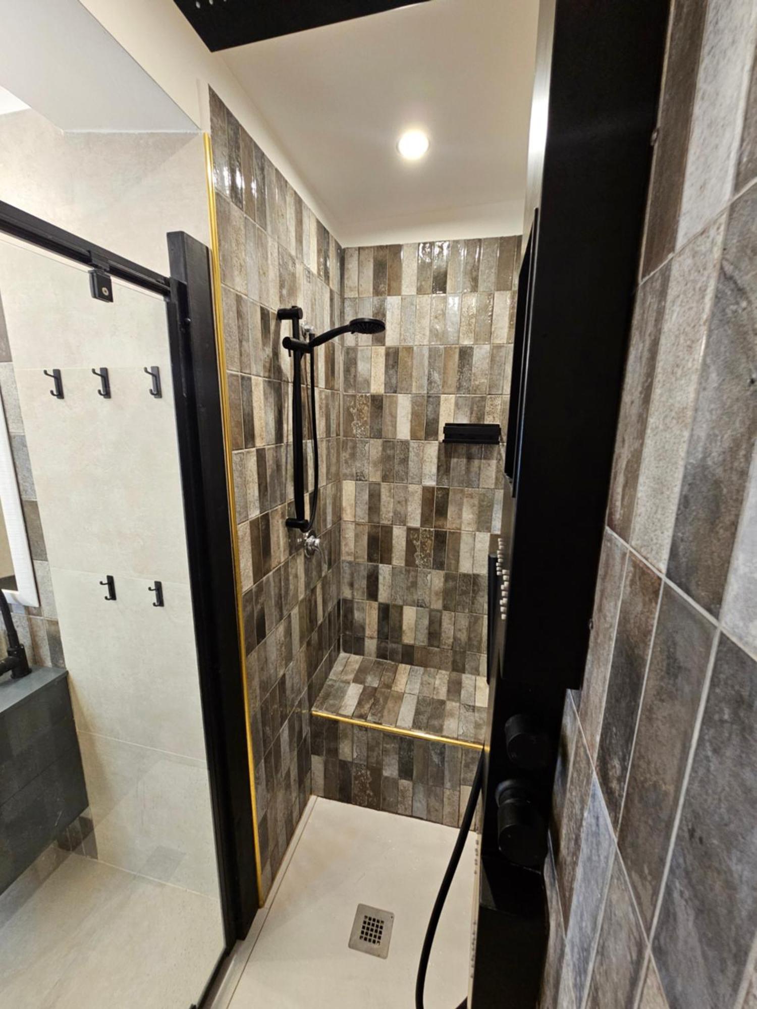 Exclusive Top Floor 2-Bedroom Flat ميلان المظهر الخارجي الصورة