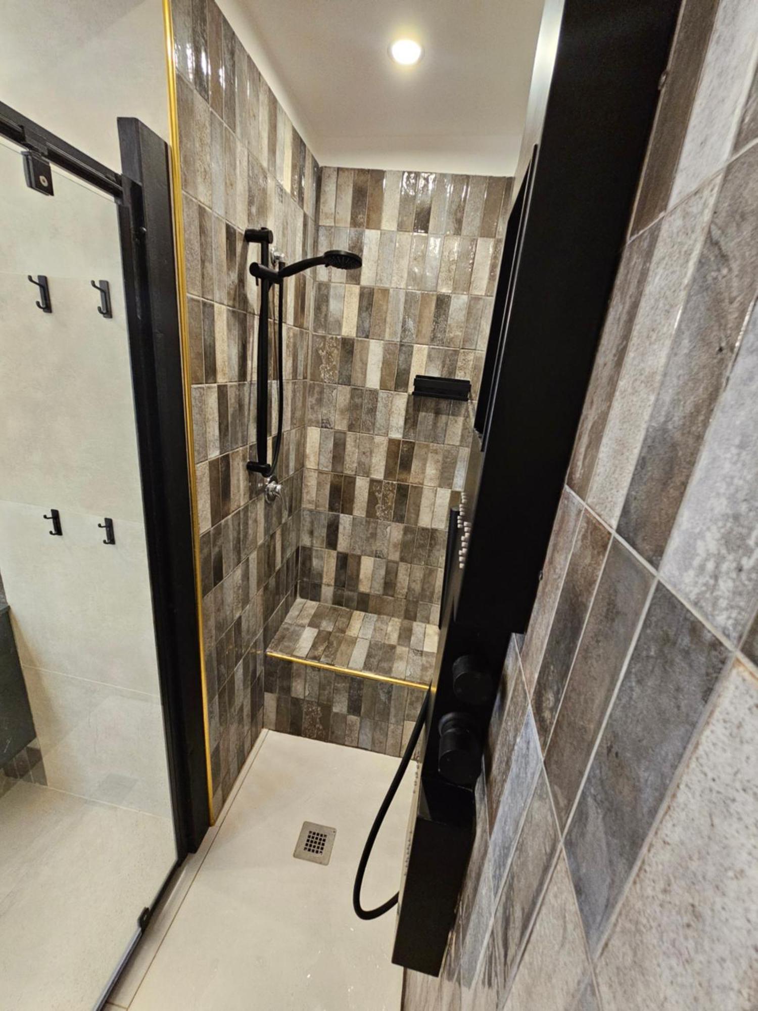 Exclusive Top Floor 2-Bedroom Flat ميلان المظهر الخارجي الصورة